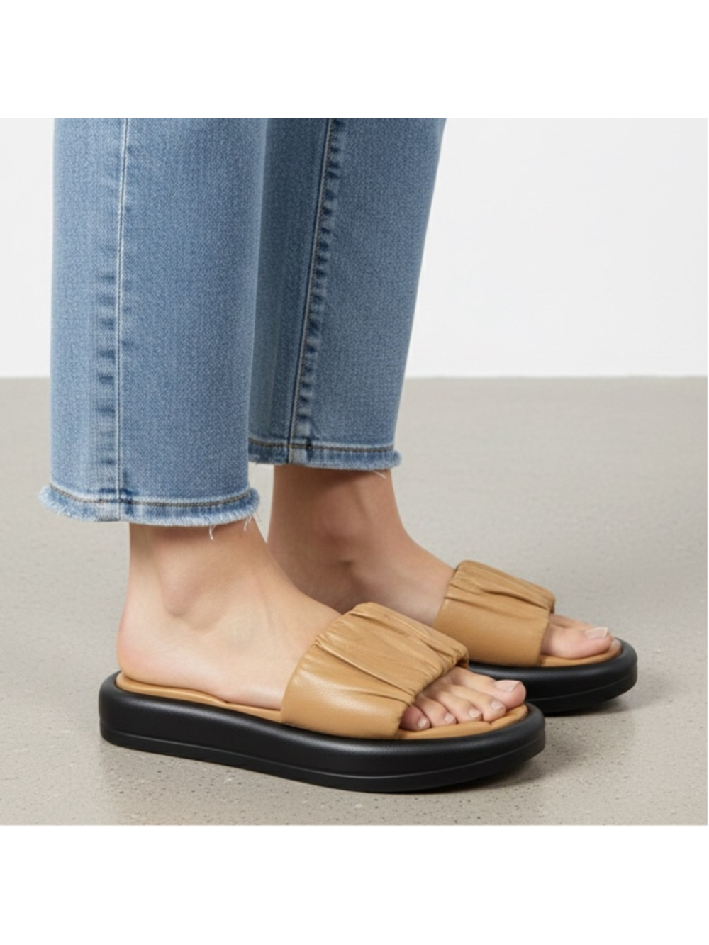 NEW Unity in Diversity Tan Scrunch Leather Butter Soft Padded Slide Sandals US 7